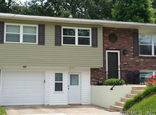 352 Hand Dr, Godfrey, IL 62035