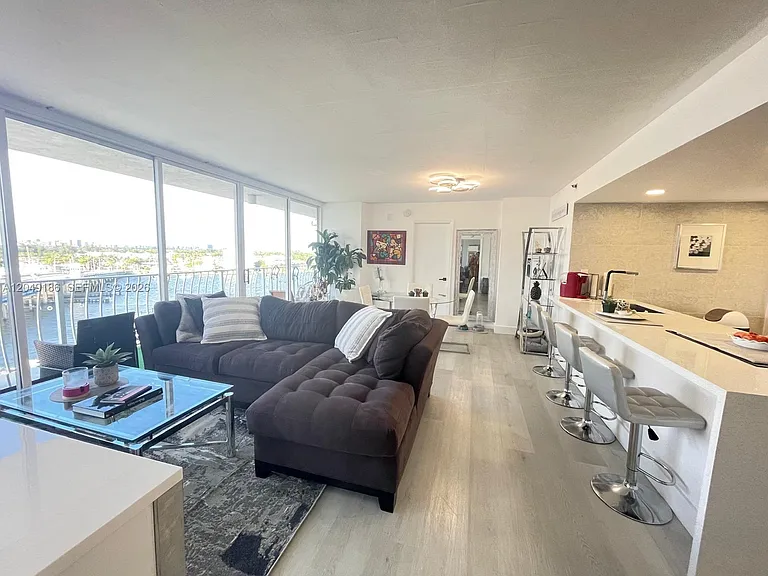7601 E Treasure Dr #1017 — Photo 6