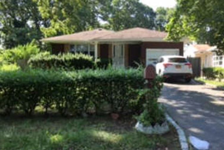 1st image of 110 Mastic Blvd W