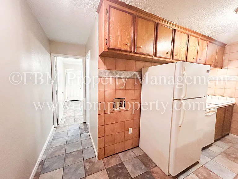2539 W Sycamore Ave — Photo 7
