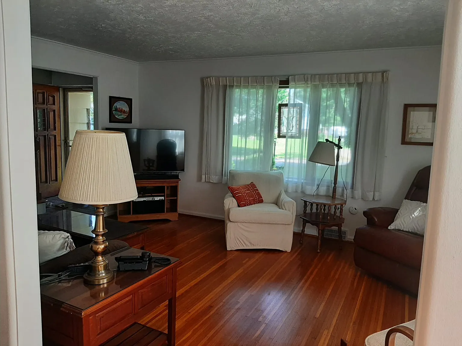 3 bed, 1.5 bath, 1699 sqft, $2,700 — Photo 3
