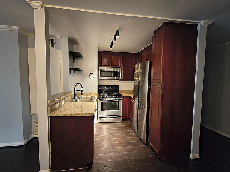 5530 Owensmouth Ave #233 — Photo 18