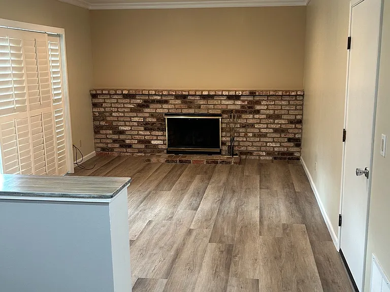 1517 Foxdale Ct — Photo 2