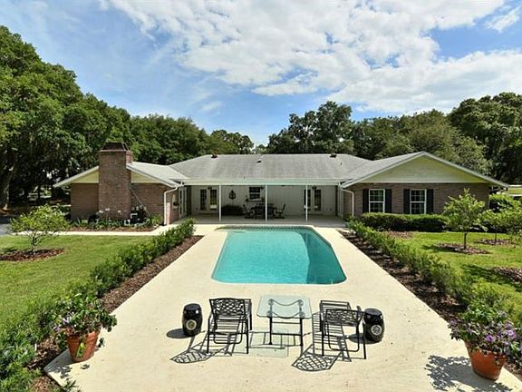 2nd image of 4940 Hidden Oaks Ln