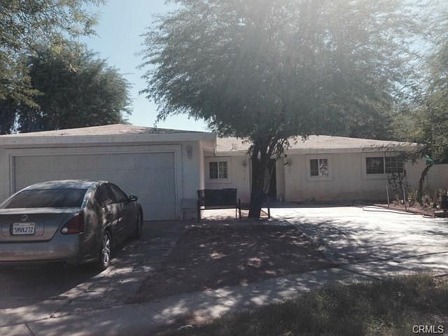 1st image of 1931 Smoketree Dr