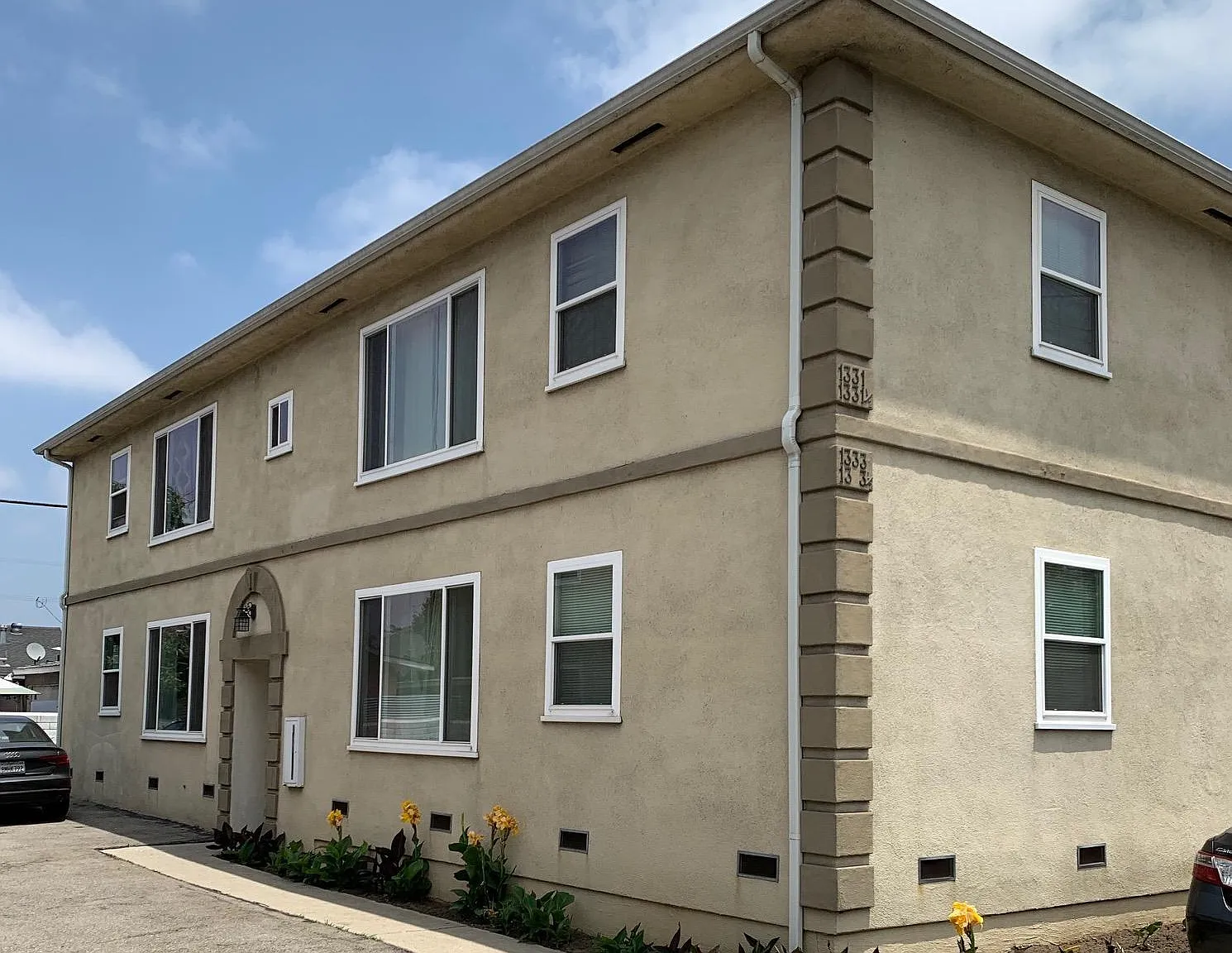 1331 W Adams Blvd — Photo 1