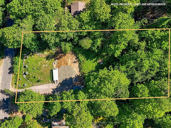 3rd image of 1093 Grace River Rd