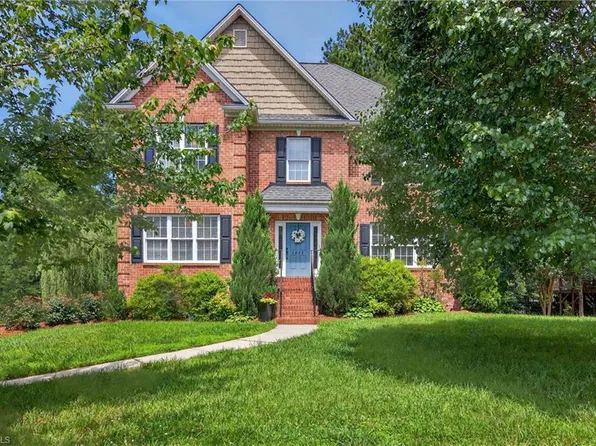 1232 Meadowlands Dr, Winston Salem, NC 27107