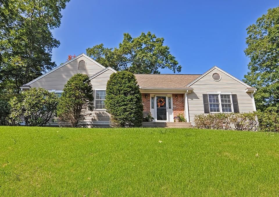1st image of 12 Cliff Dr