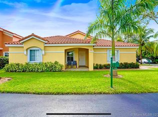 1560 N Trafalgar Cir, Hollywood, FL 33020
