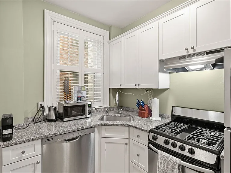 386 Commonwealth Ave #23 — Photo 4