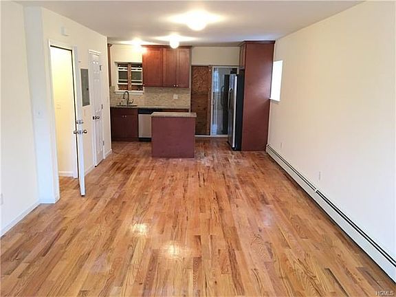 3rd image of 4019 Dyre Ave