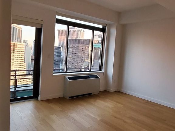 3rd image of 50 Trinity Pl Penthouse 10