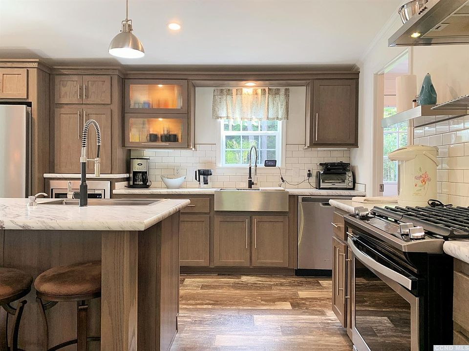 1st image of 60 Lichtenstein Dr