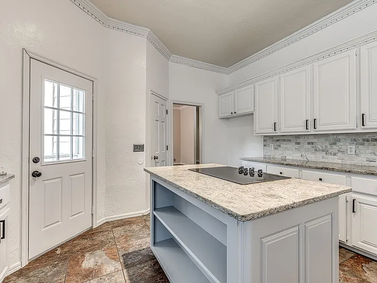 1104 Fox Lake Ln — Photo 13