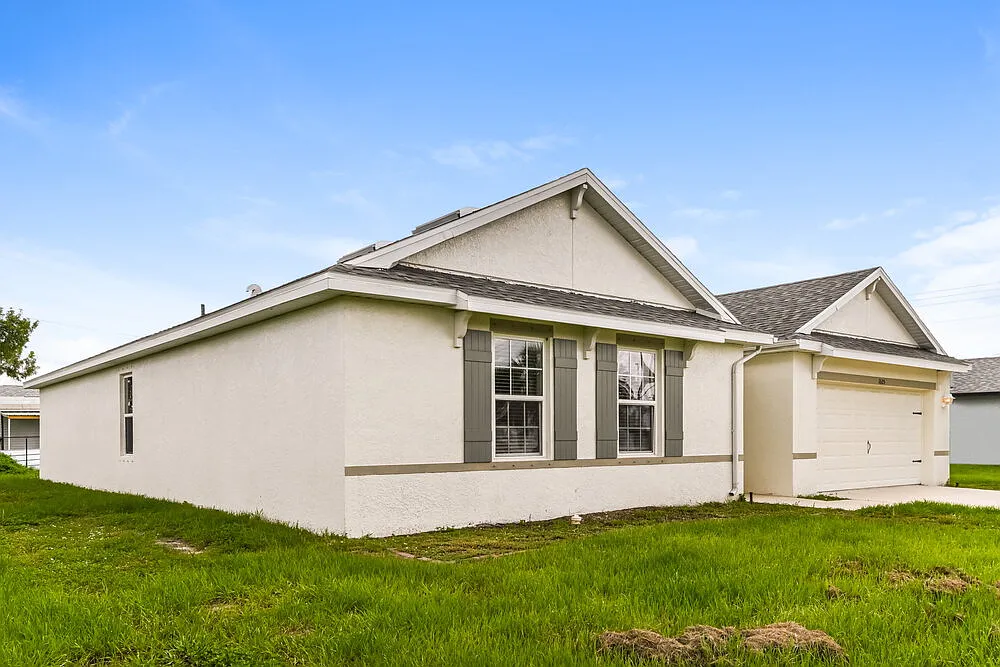 4 bed, 2.0 bath, 2319 sqft, $2,670 — Photo 3