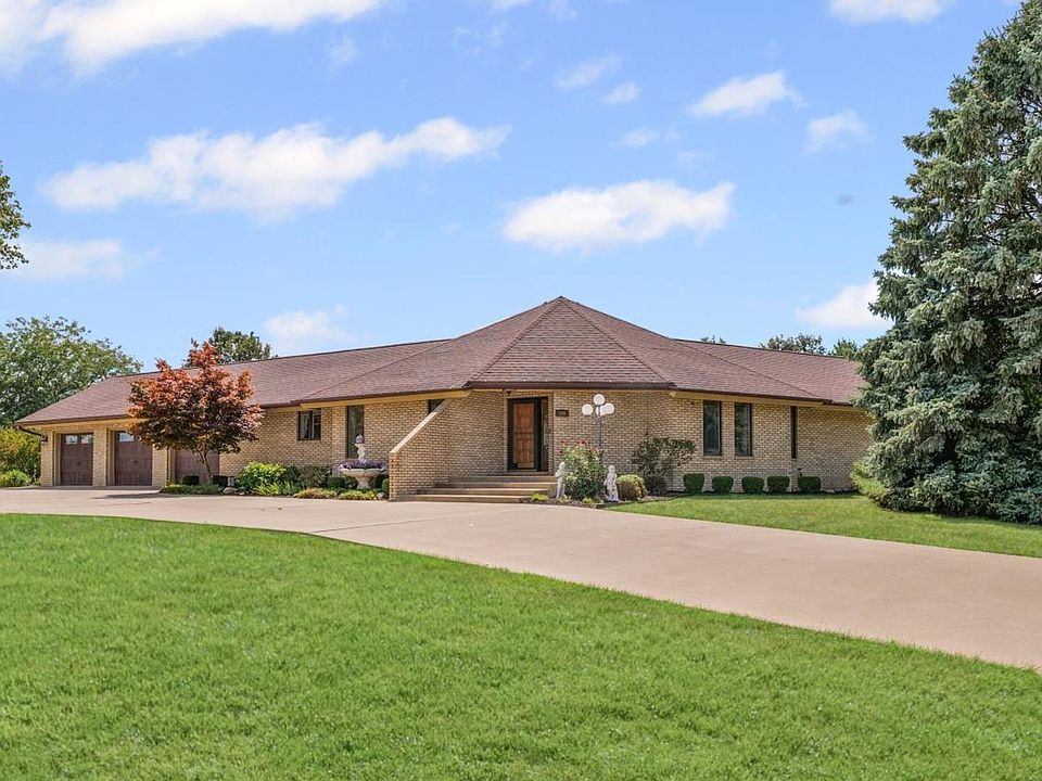 1st image of 800 Cambridge Dr