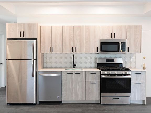 3rd image of 325 Humboldt St #3B