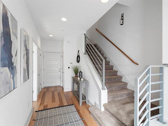 4th image of 7203 Bassett Ct