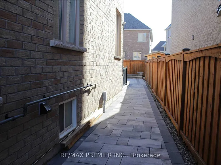 122 Garyscholl Rd #BASEMENT — Photo 3