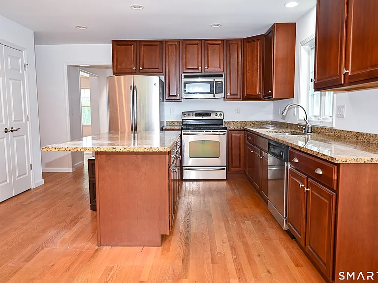 65 East Ave — Photo 6