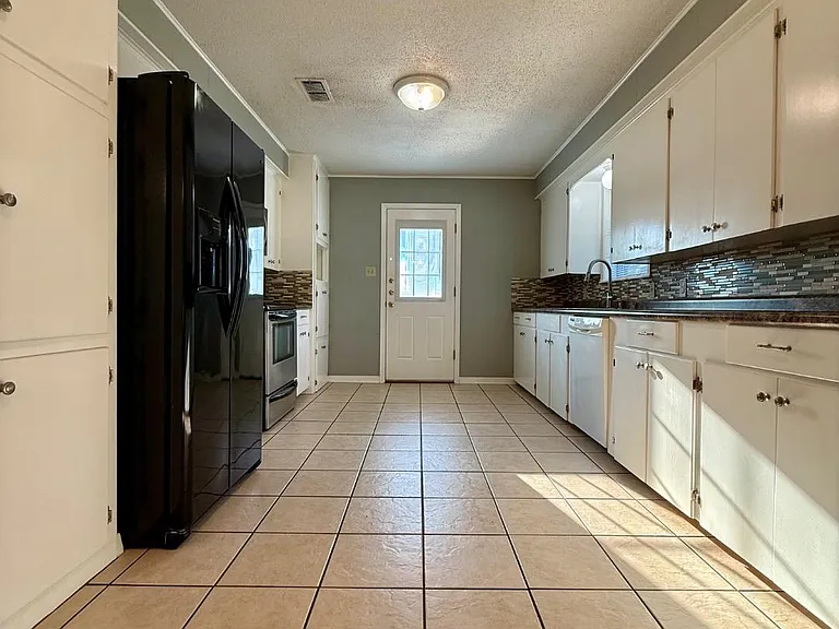 10514 FM 1650 — Photo 5