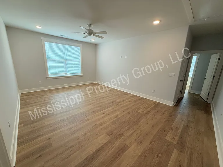 611 Miramar Ln — Photo 16