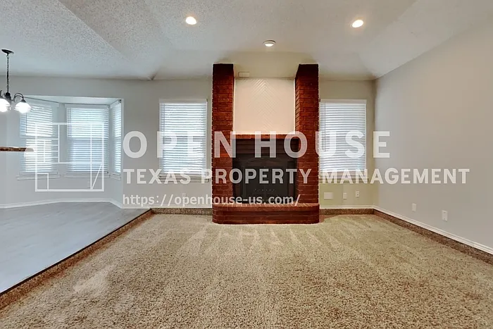 3 bed, 2.0 bath, 1907 sqft, $2,380 — Photo 4