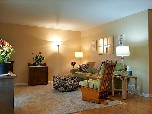 3rd image of 68 Brooklane Dr