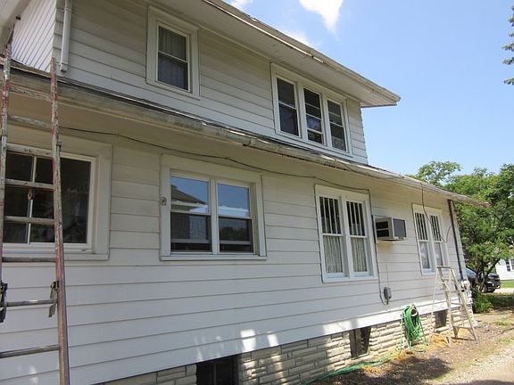 3rd image of 303 W Market St