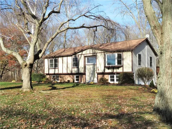 920 Noank Ledyard Rd, Groton, CT 06355