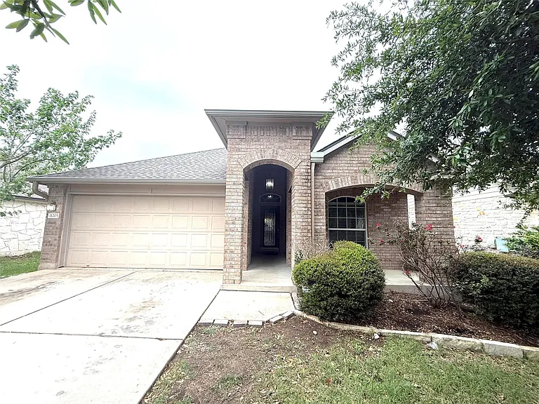 11205 McKinney Springs Dr — Photo 2