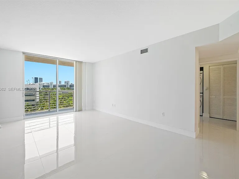 18800 NE 29th Ave #708 — Photo 9