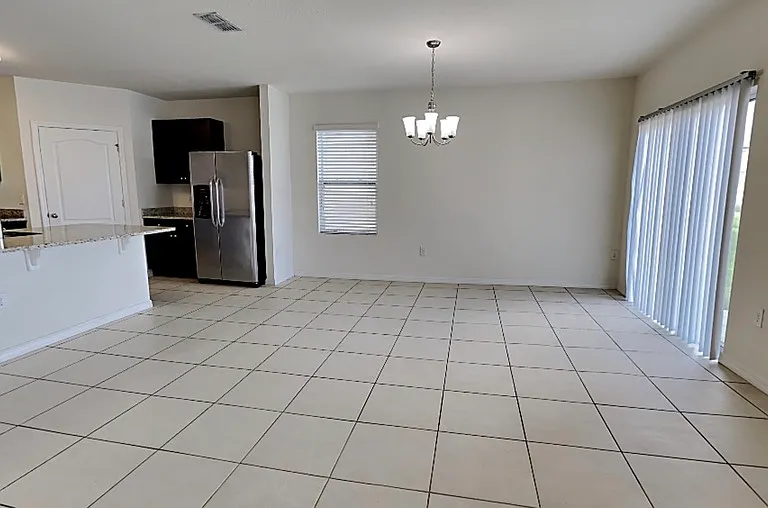 320 Aberdeen Dr — Photo 7