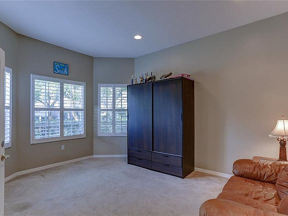 3rd image of 10235 Waterside Oaks Dr