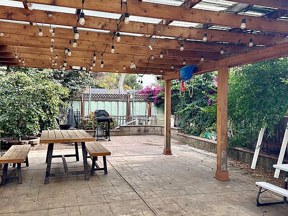 5th image of 2251 Royaltree Cir