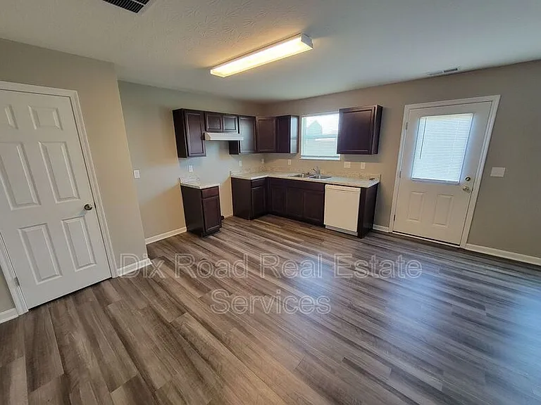 837 Prescot Cir — Photo 6