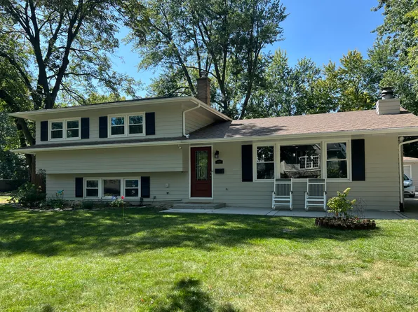 1029 Emerald Dr, Naperville, IL 60540