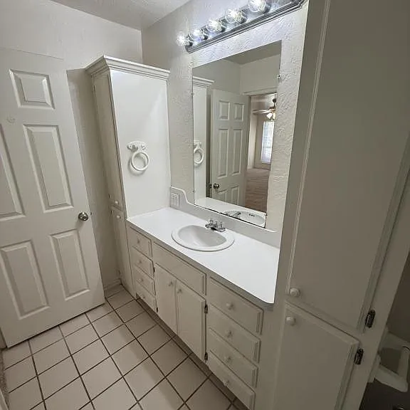 1102 N Lee St — Photo 17