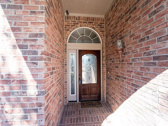 4th image of 2910 Sandleigh Dr
