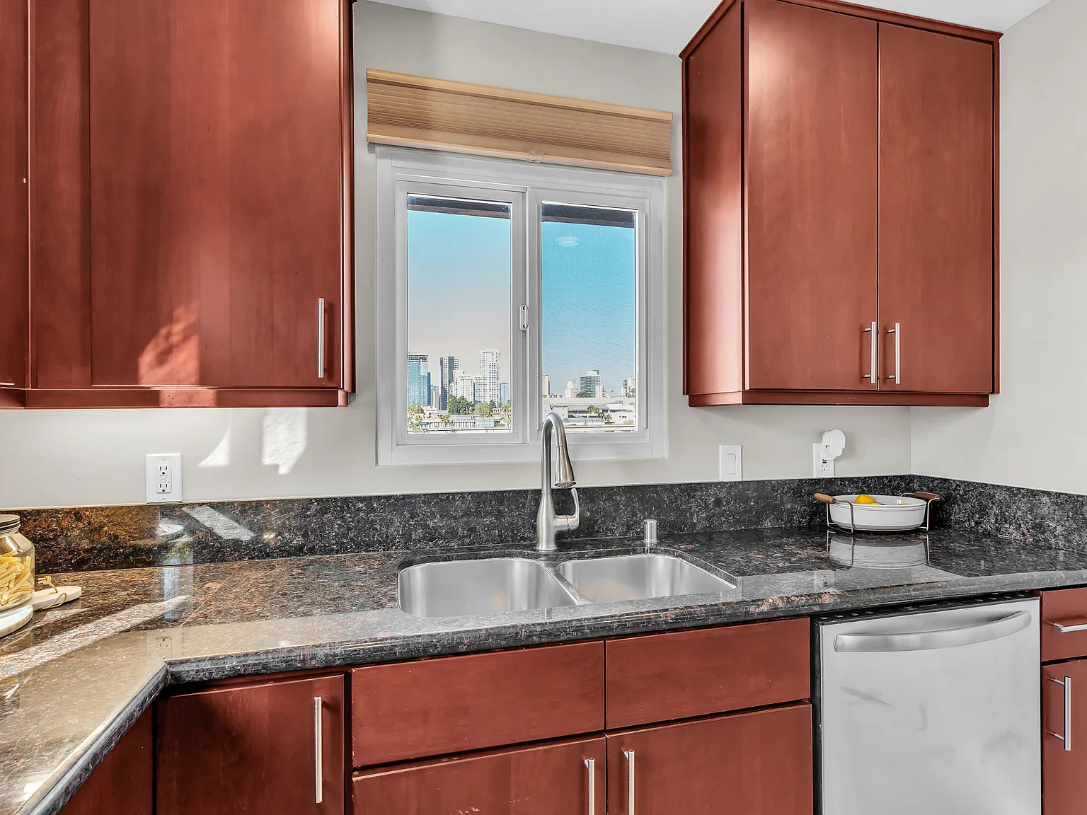 2 bed, 1001 sqft, $3,288 — Photo 3