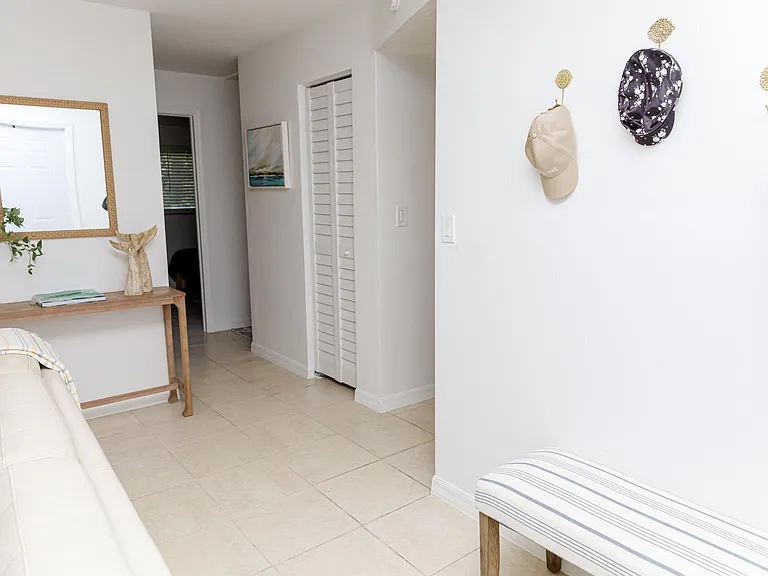Hallway to kitchen and bedrooms