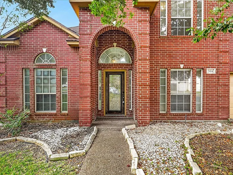 7414 Lake Micala Dr — Photo 1