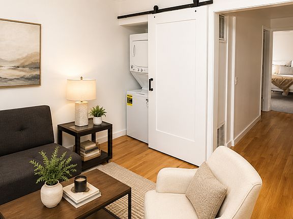 3rd image of 1104 Masselin Ave APT 4