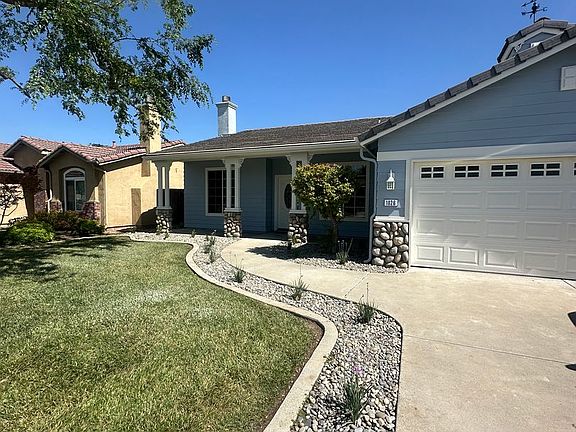 3rd image of 1026 W Willow Dr