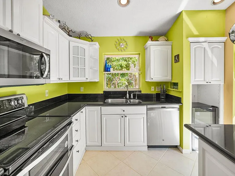 1256 Lake Breeze Dr — Photo 12