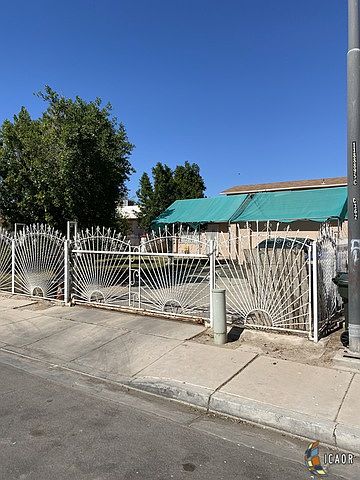 2nd image of 957 Calexico St