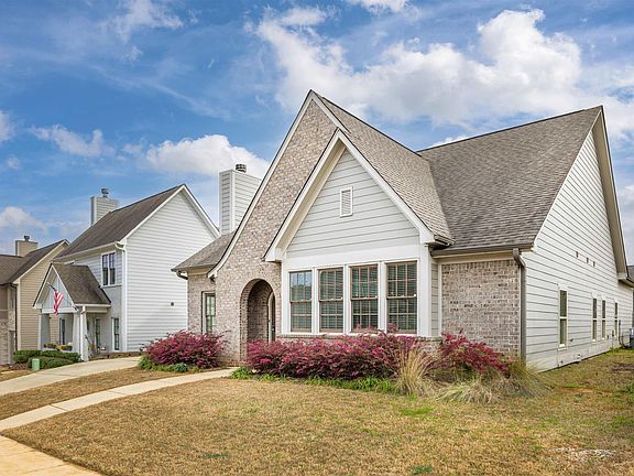 3rd image of 419 Sherwood Cir