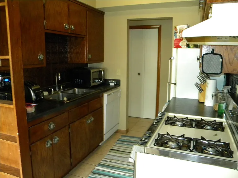 1838 Hayes St NE — Photo 6