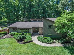 27 Chester Woods Dr, Chester, NJ 07930